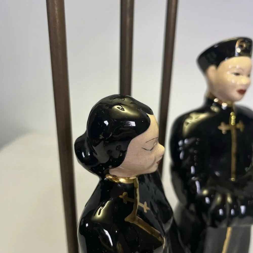 VTG 50s Ceramic Asian Couple Figural Lamp Pagoda MCM Black Gold Oriental Style